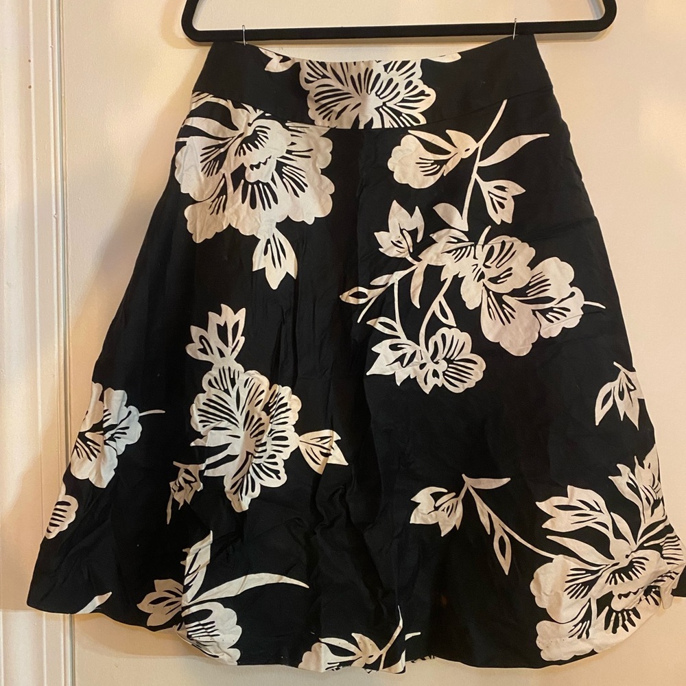 Cute floral a line skirt by GAP size small